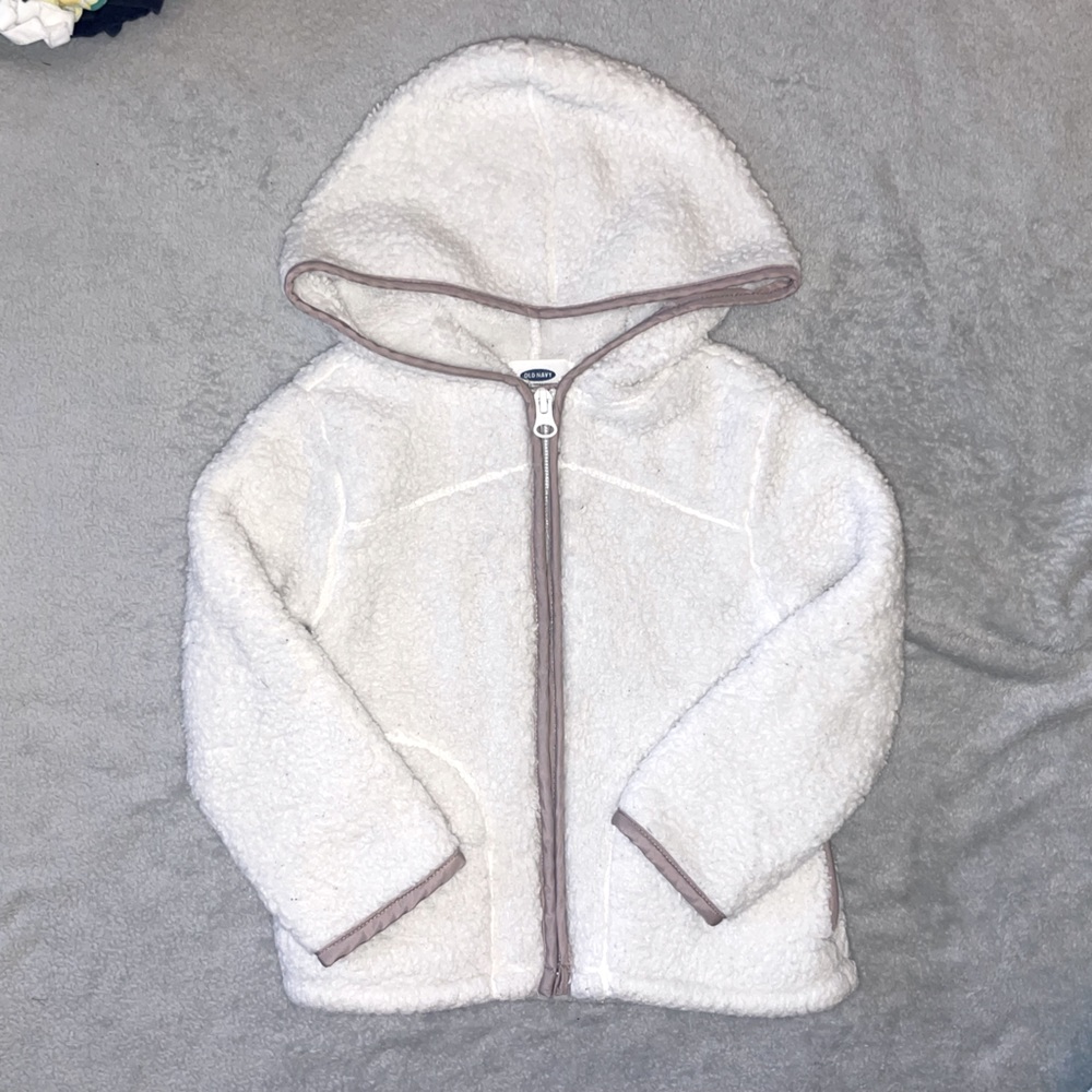 2/$12 Old Navy white Sherpa with a mauve color - Picture 1 of 6